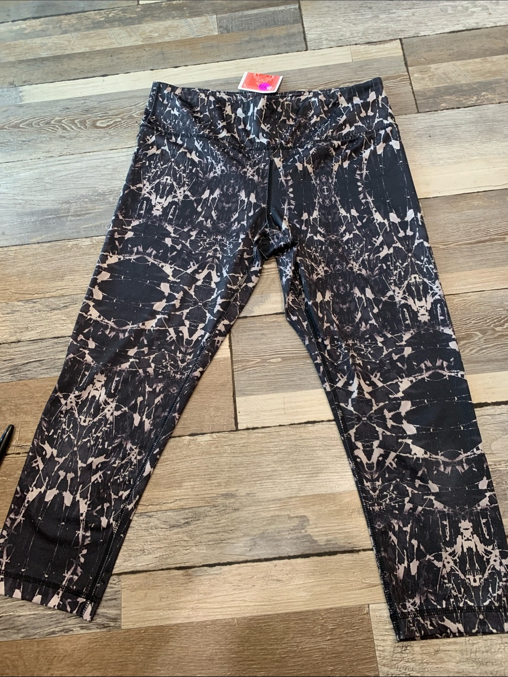 #173 90 Degree By Reflex Black and Cream Marble-Print Leggings